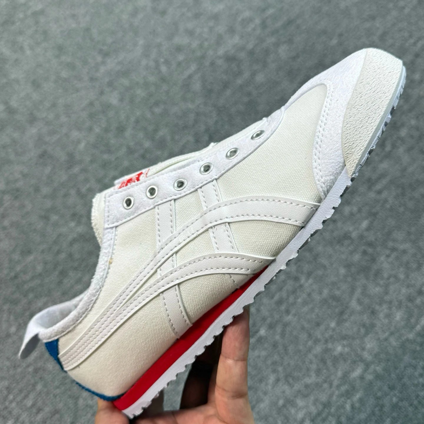 White Blue Red B3KON-100