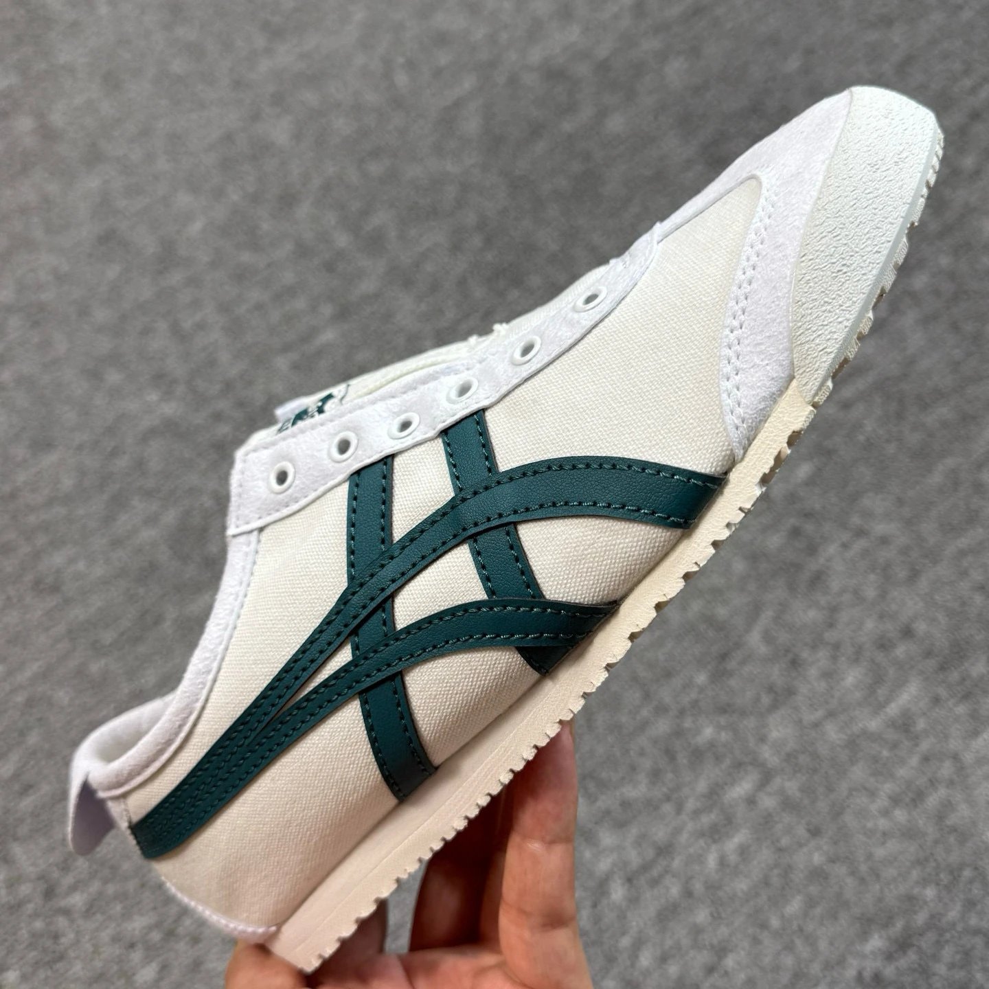 White Green 1183A360-102