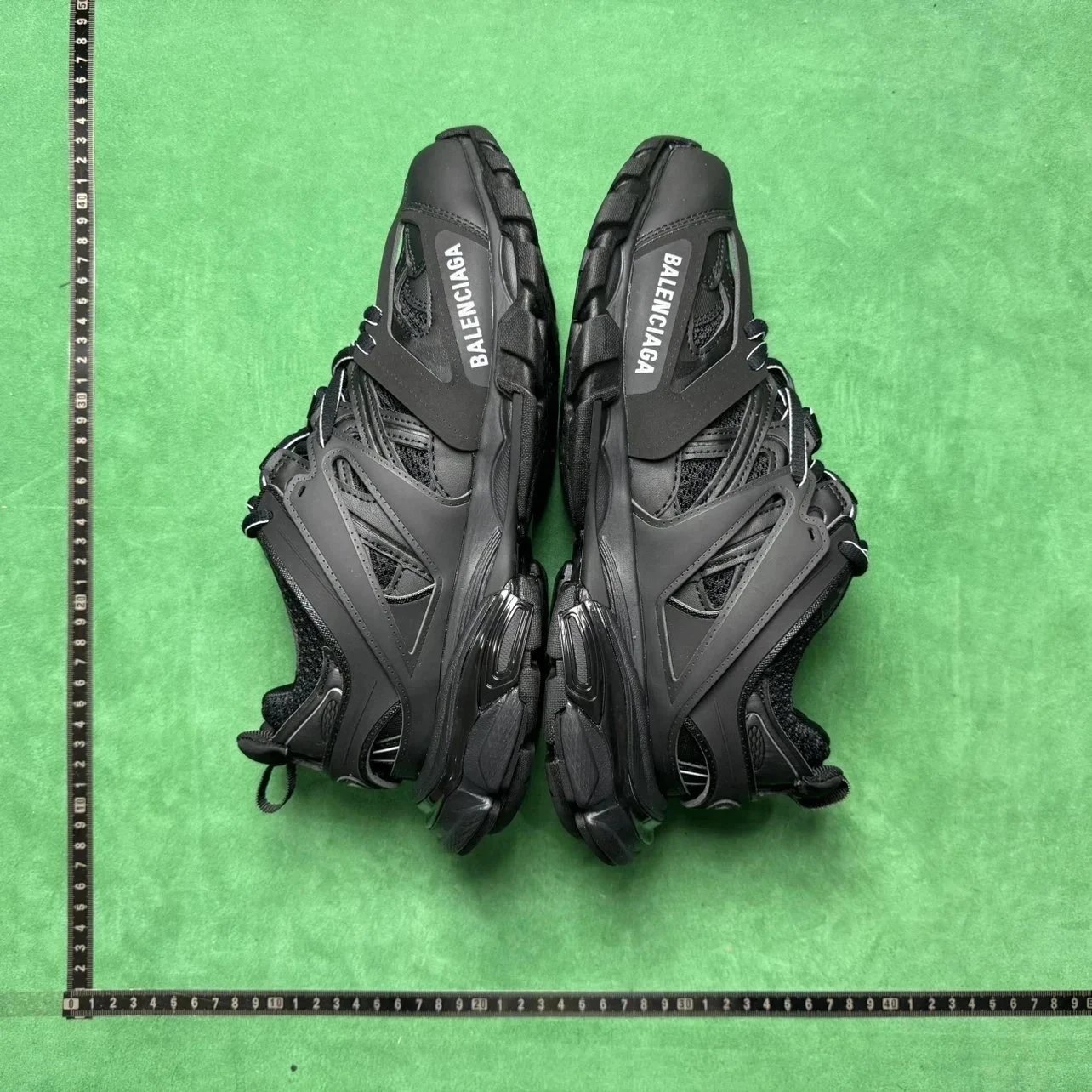 1号黑色白字母11000