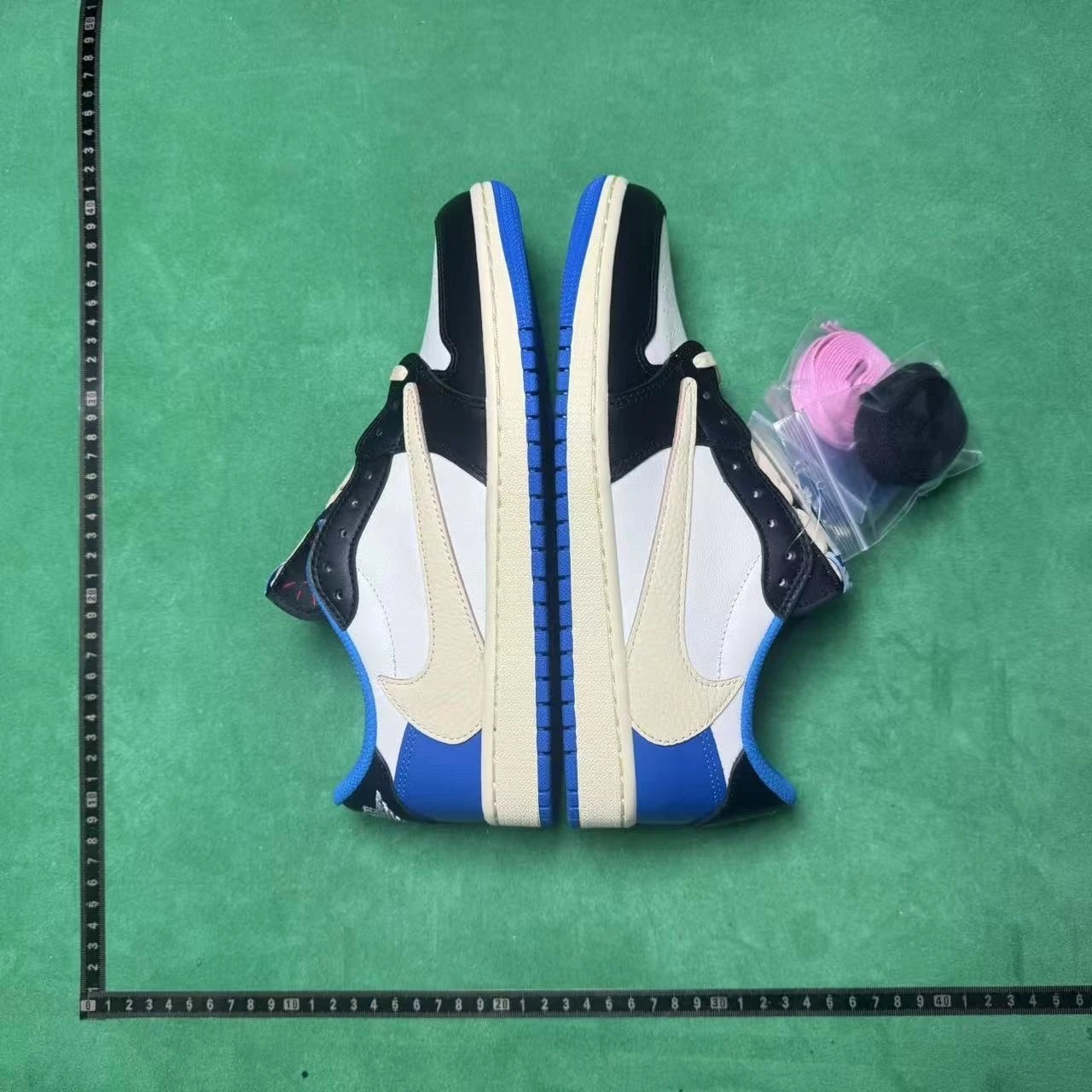 Inverted Hook 2.0 Lightning