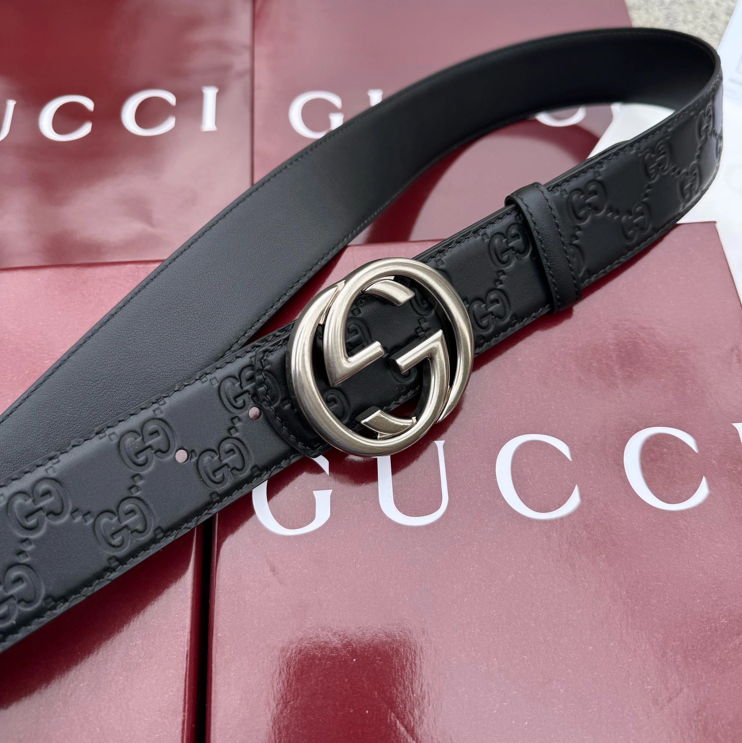 Silver/Variation black GG leather