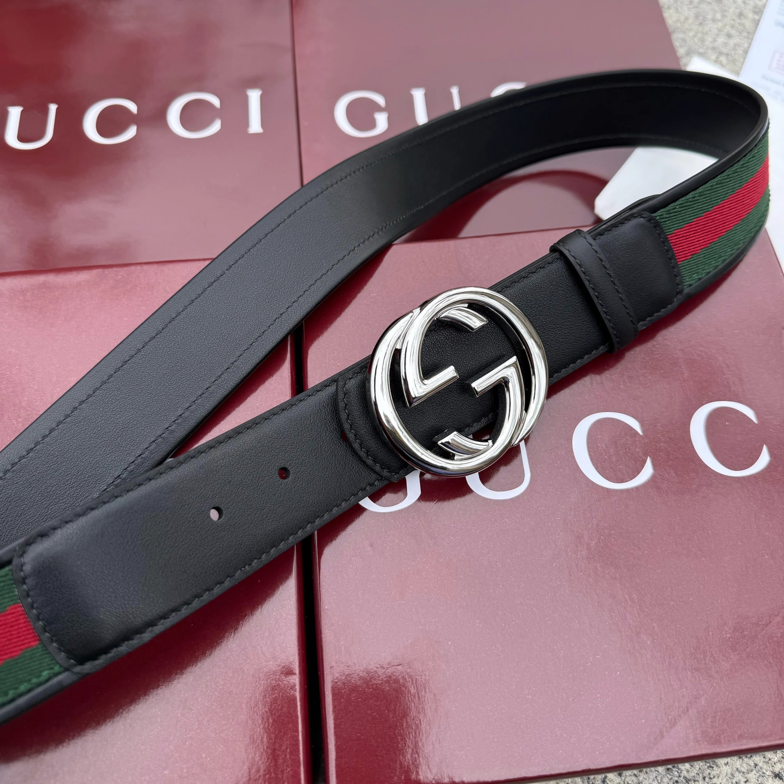 Silver/Variation green and red