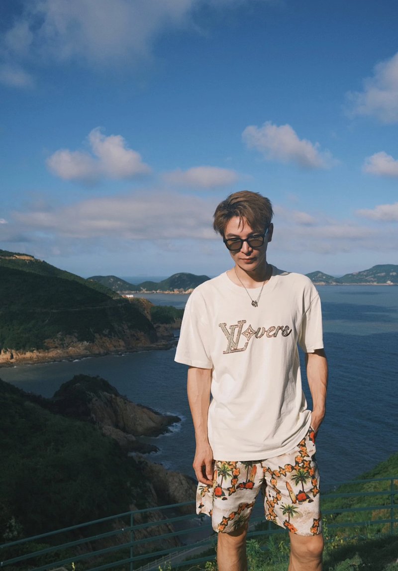 Tee from Yin Kuang's Shop