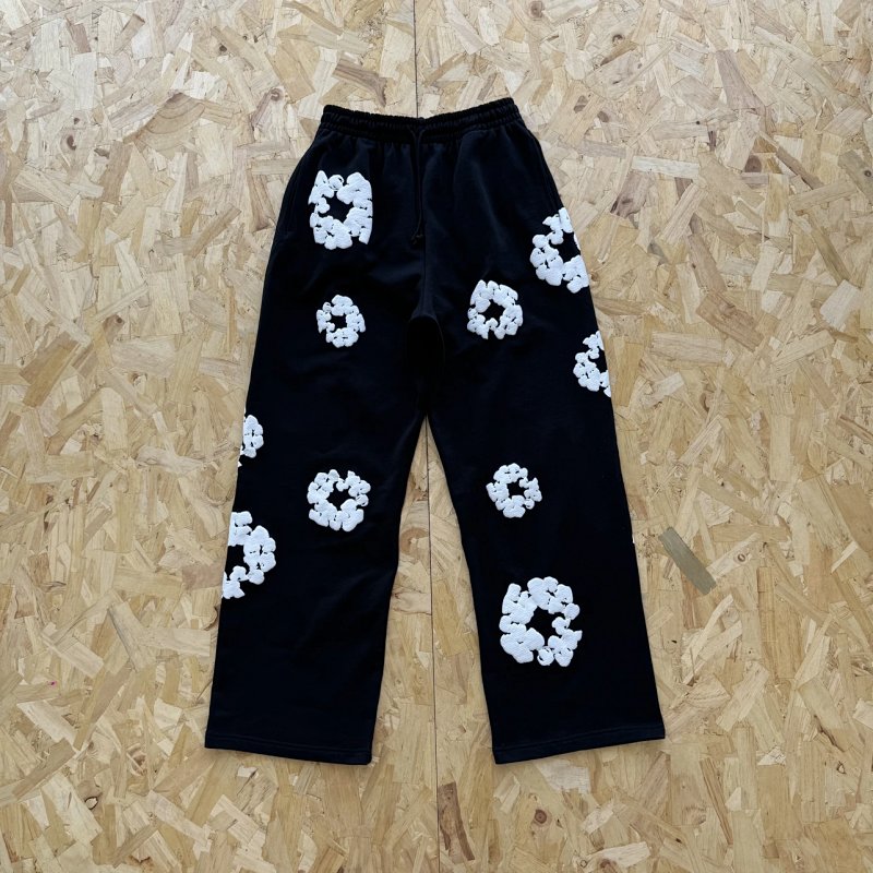 DENIM TEARS COTTON WREATH OPEN HEM SWEATPANTS-BLACK 黑色面料白印花 直筒裤 DT-38