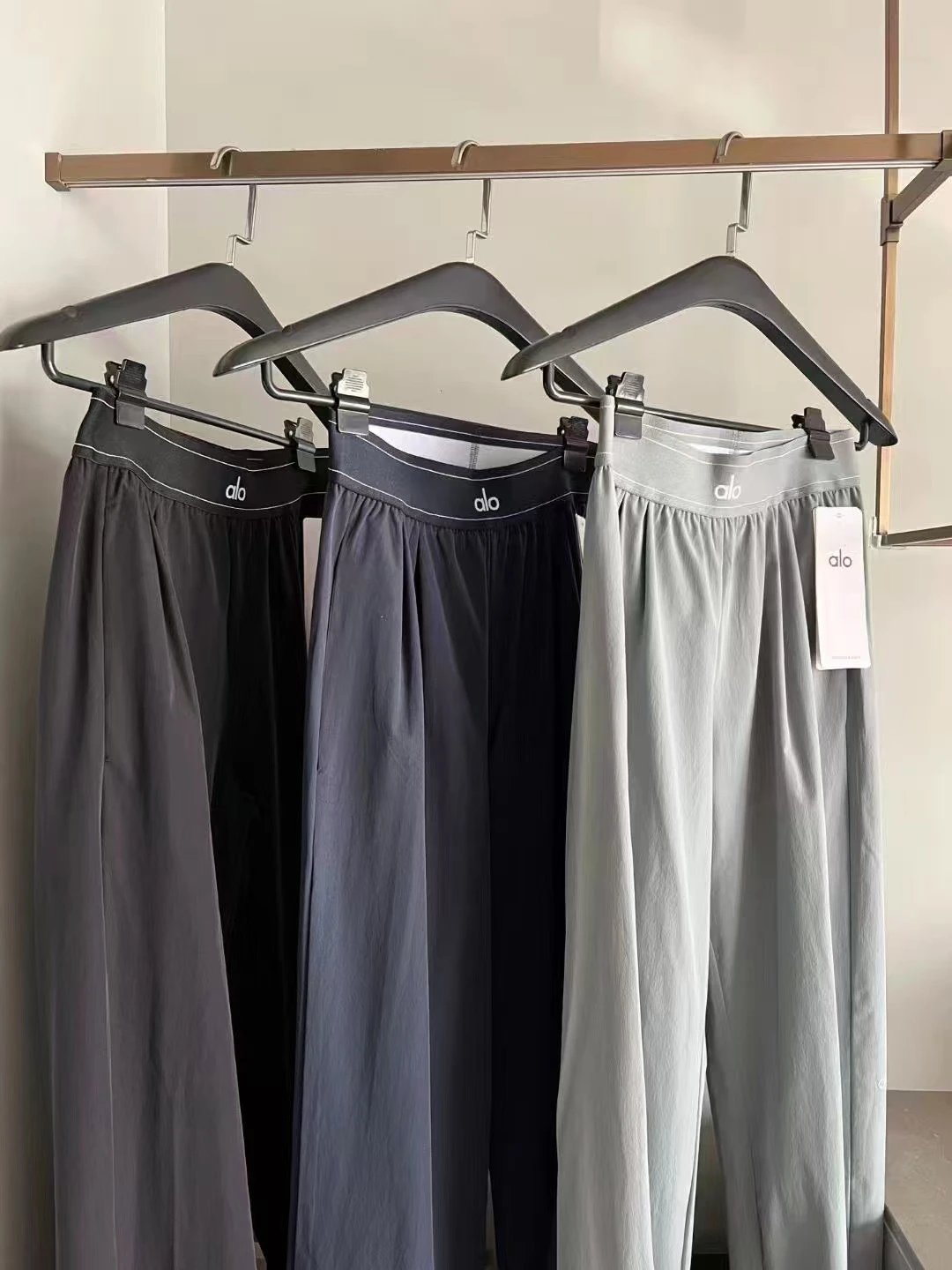Alo Low-rise athletic pants