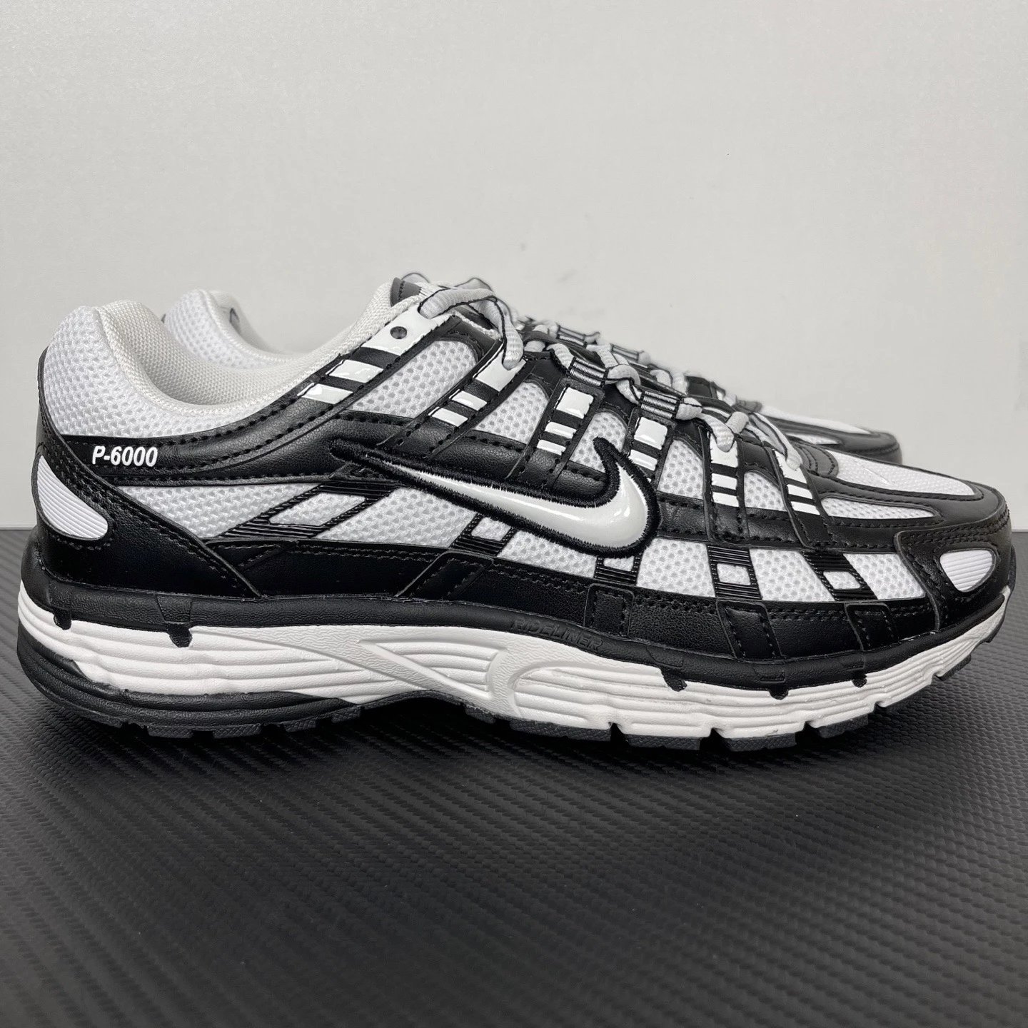 Black and White BV1021-011