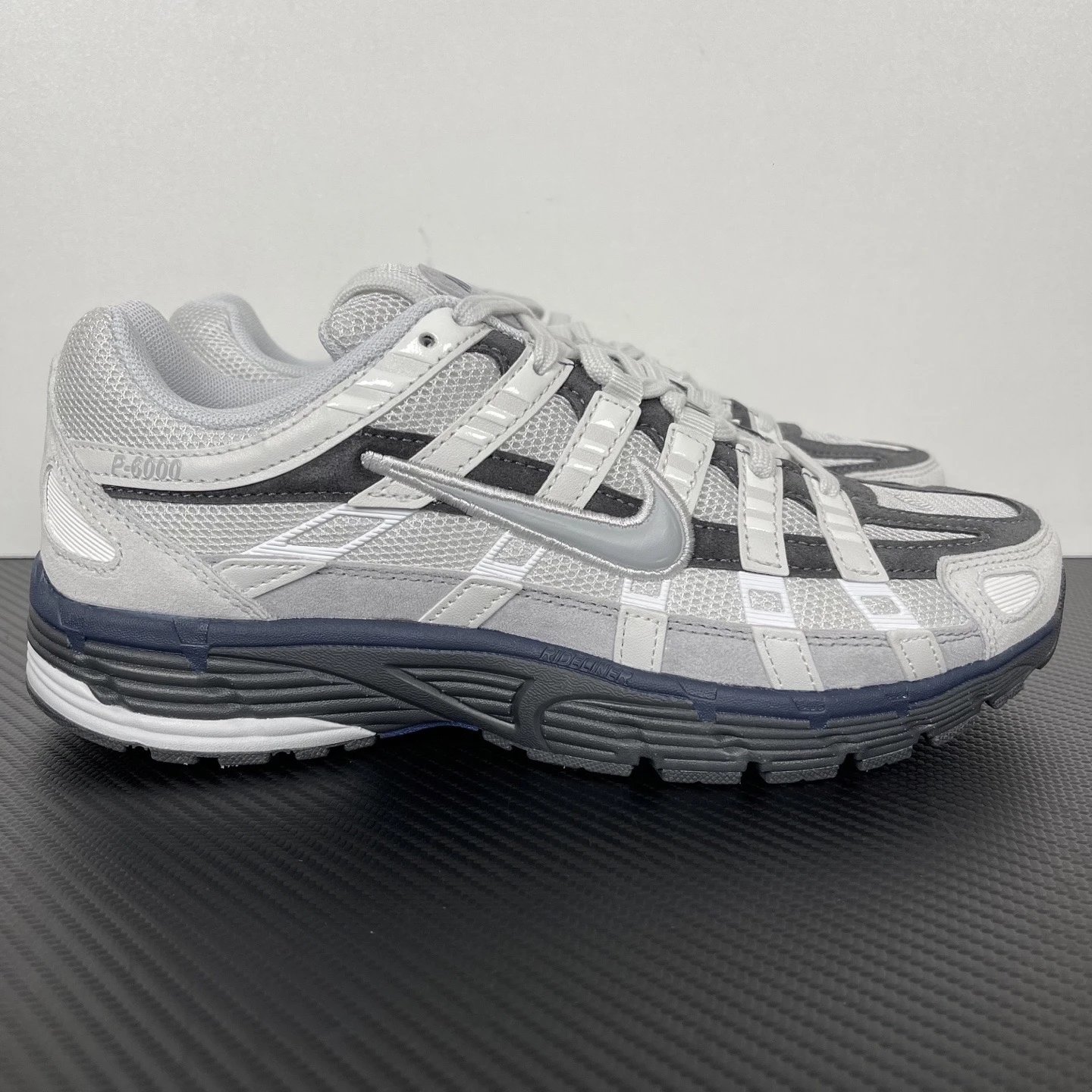 White Grey IB3081-001