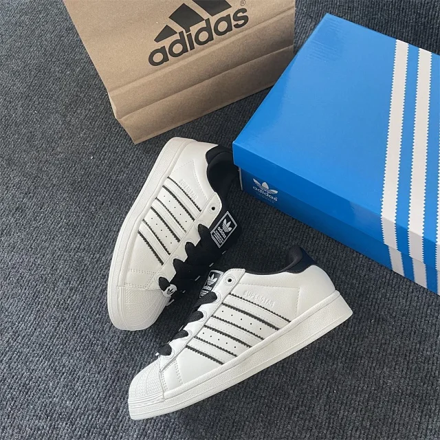 Adidas Sneakers Superstar shell-toe product detail image 2
