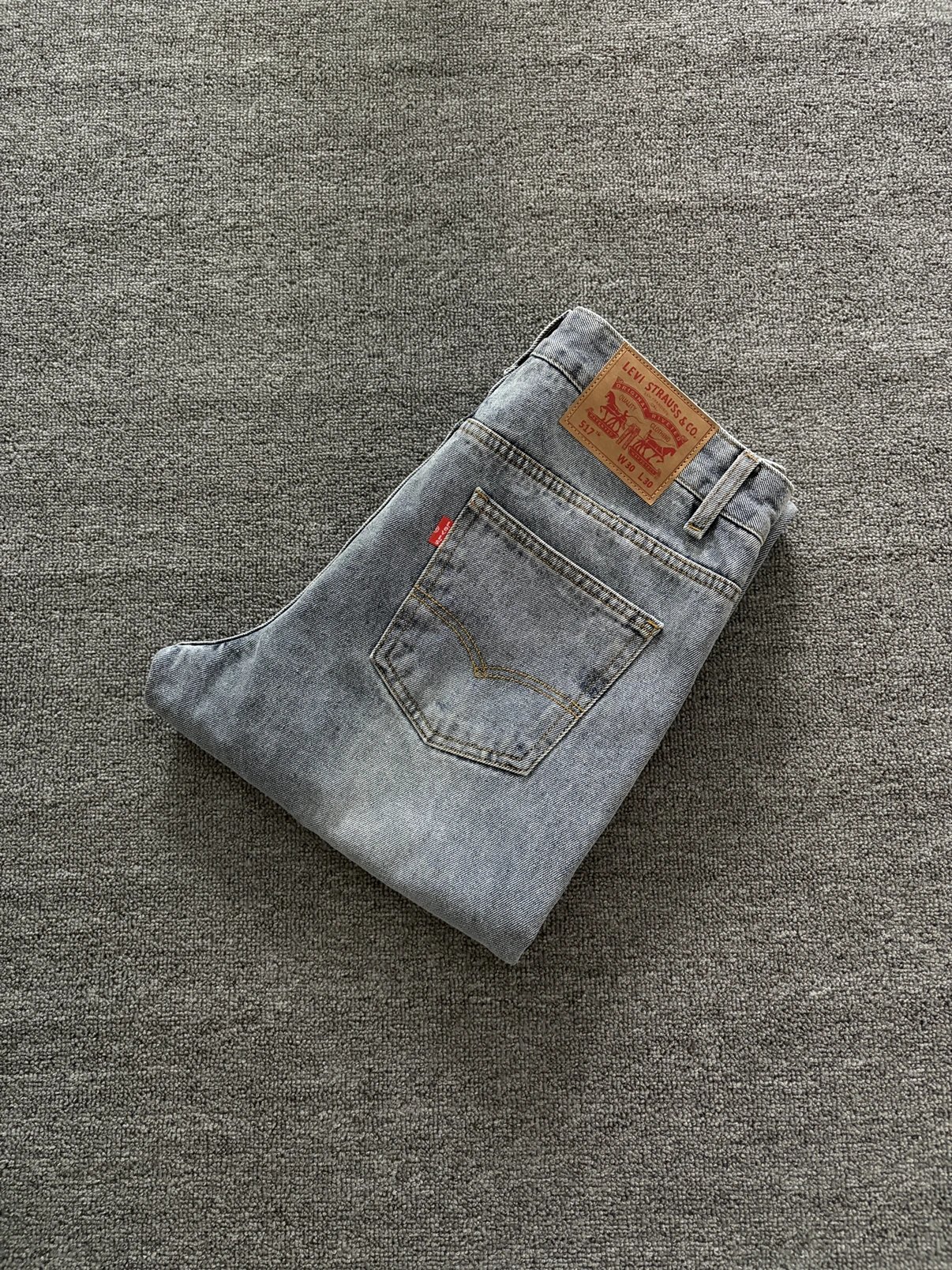 【 In stock 】 New Levi's 517 light blue washed slightly loose and slightly flared zipper non elastic jeans slide down to see size details