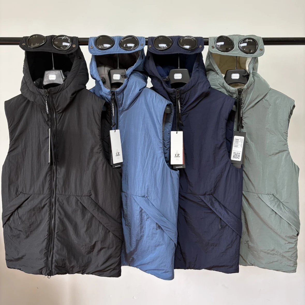 In stock new autumn and winter men's casual outdoor travel warm cotton vest jacket youth student trendy brand metal nylon jacket men's clothing