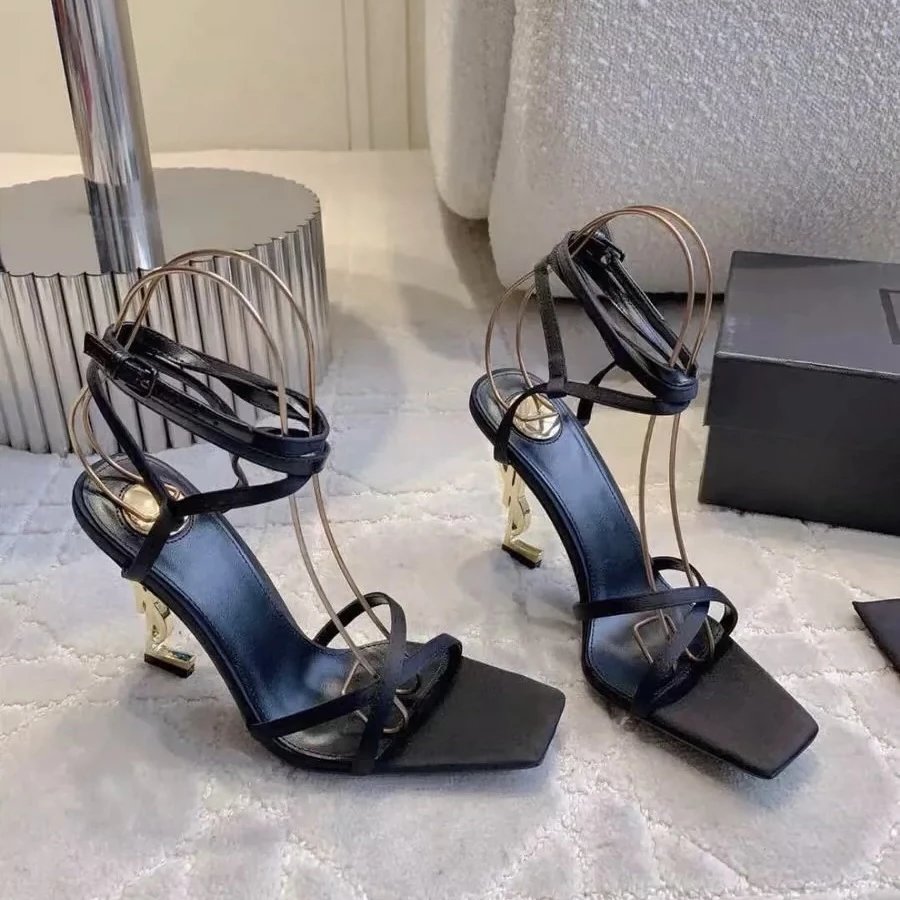 Women's square-toe sandals for summer: new style with strap details, letter-adorned heels, elegant French-inspired open-toe high heels featuring an avant-garde heel design. Roman-style sandals with straps, same design as those by Alexander Wang.