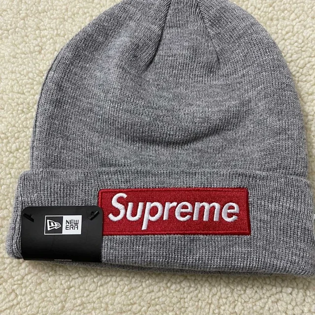 Supreme Hats Ribbed Knit Beanie with Embroidered Box Logo product detail image 6