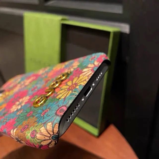 Gucci Phone Cases Floral and Butterfly Pattern Hard Case product detail image 5