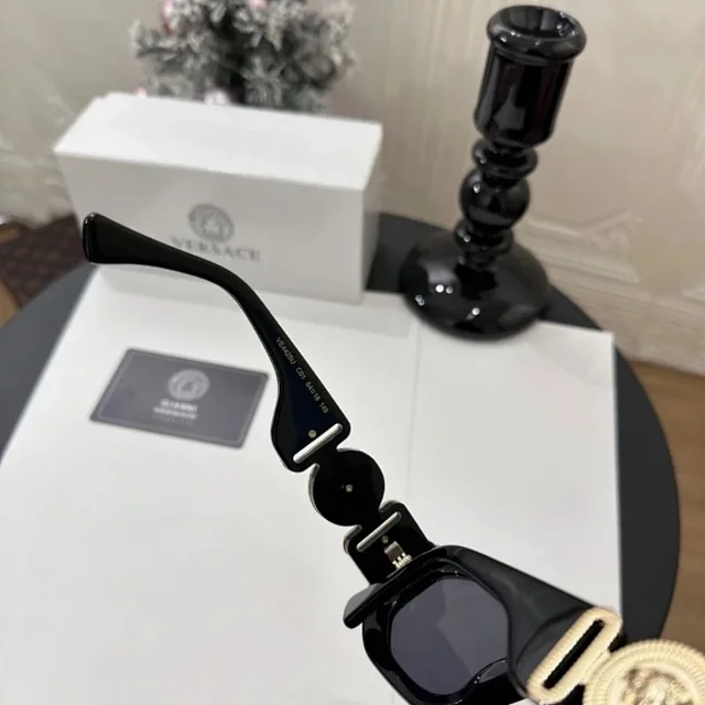 Versace Eyewear Rectangular sunglasses with gold Medusa temple details product detail image 3