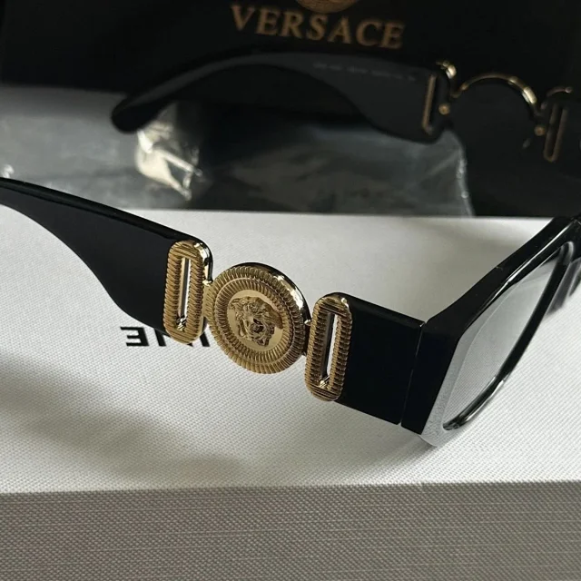 Versace Eyewear Rectangular sunglasses with gold Medusa temple details product detail image 6