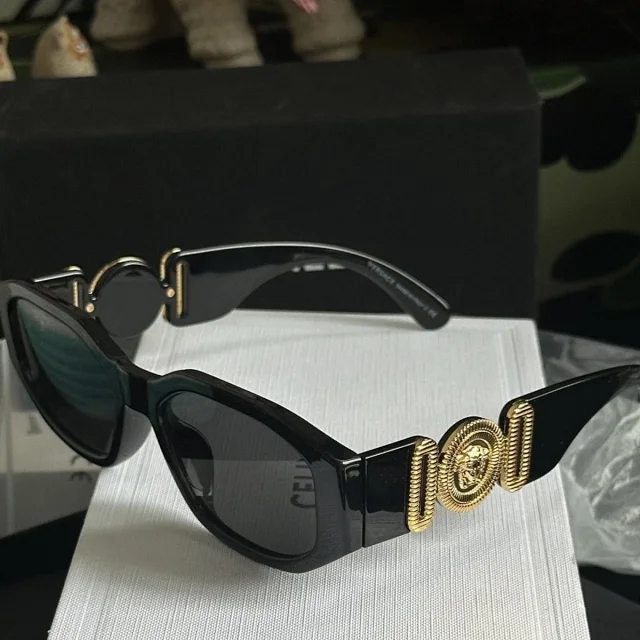 Versace Eyewear Rectangular sunglasses with gold Medusa temple details product detail image 7