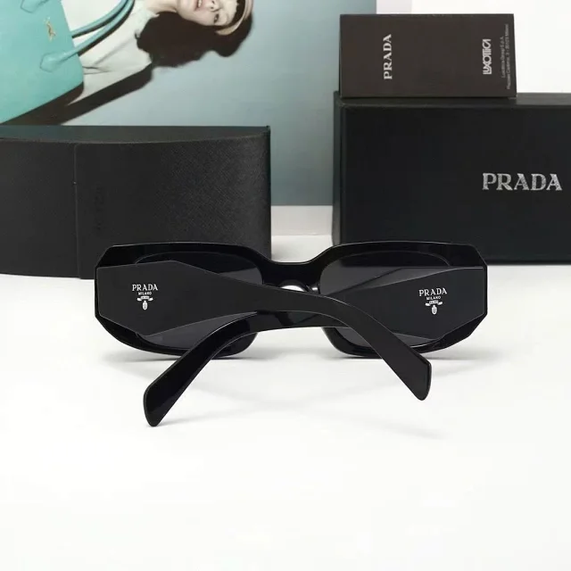 Prada Eyewear Oversized geometric-frame sunglasses product detail image 2