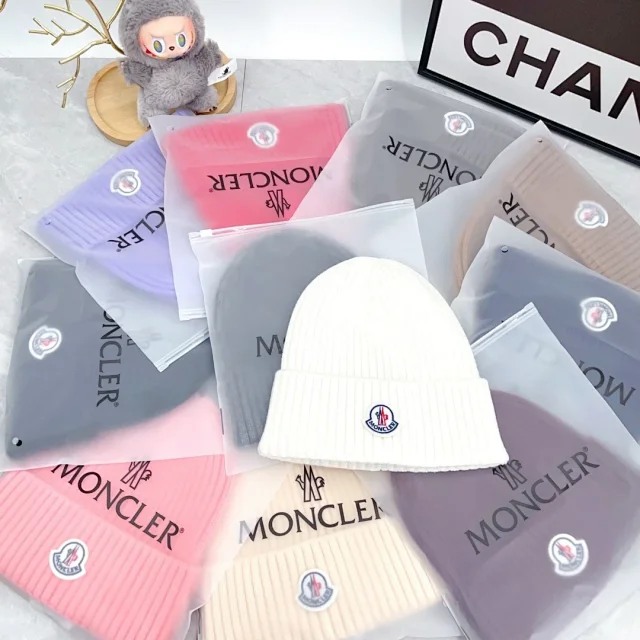 Moncler Hats Ribbed Knit Beanie with Logo Patch product detail image 3