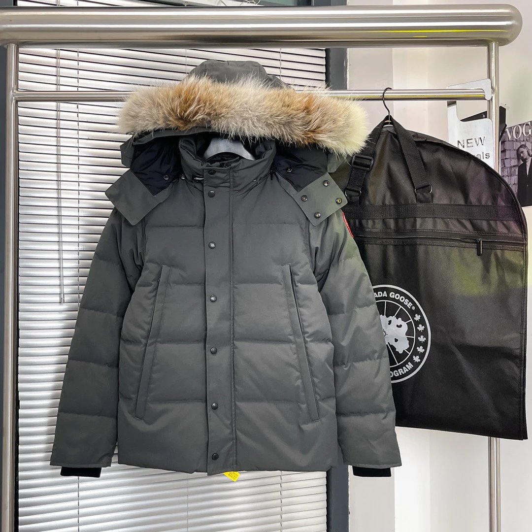 Canada Goose Expedition Parka Jacket T-Shirt