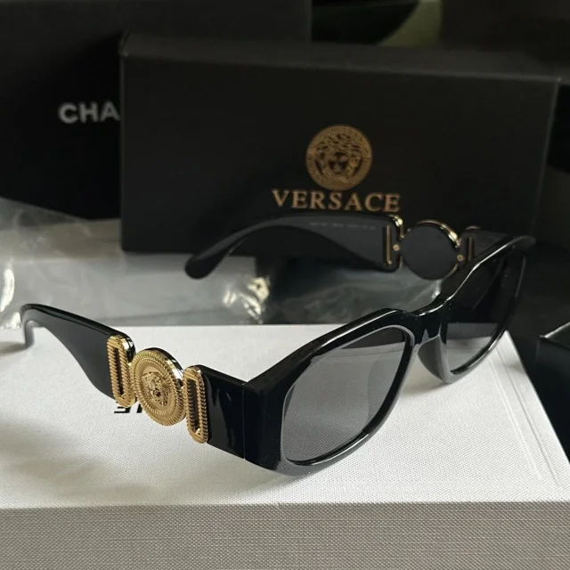 Versace Eyewear Rectangular sunglasses with gold Medusa temple details product detail image 8