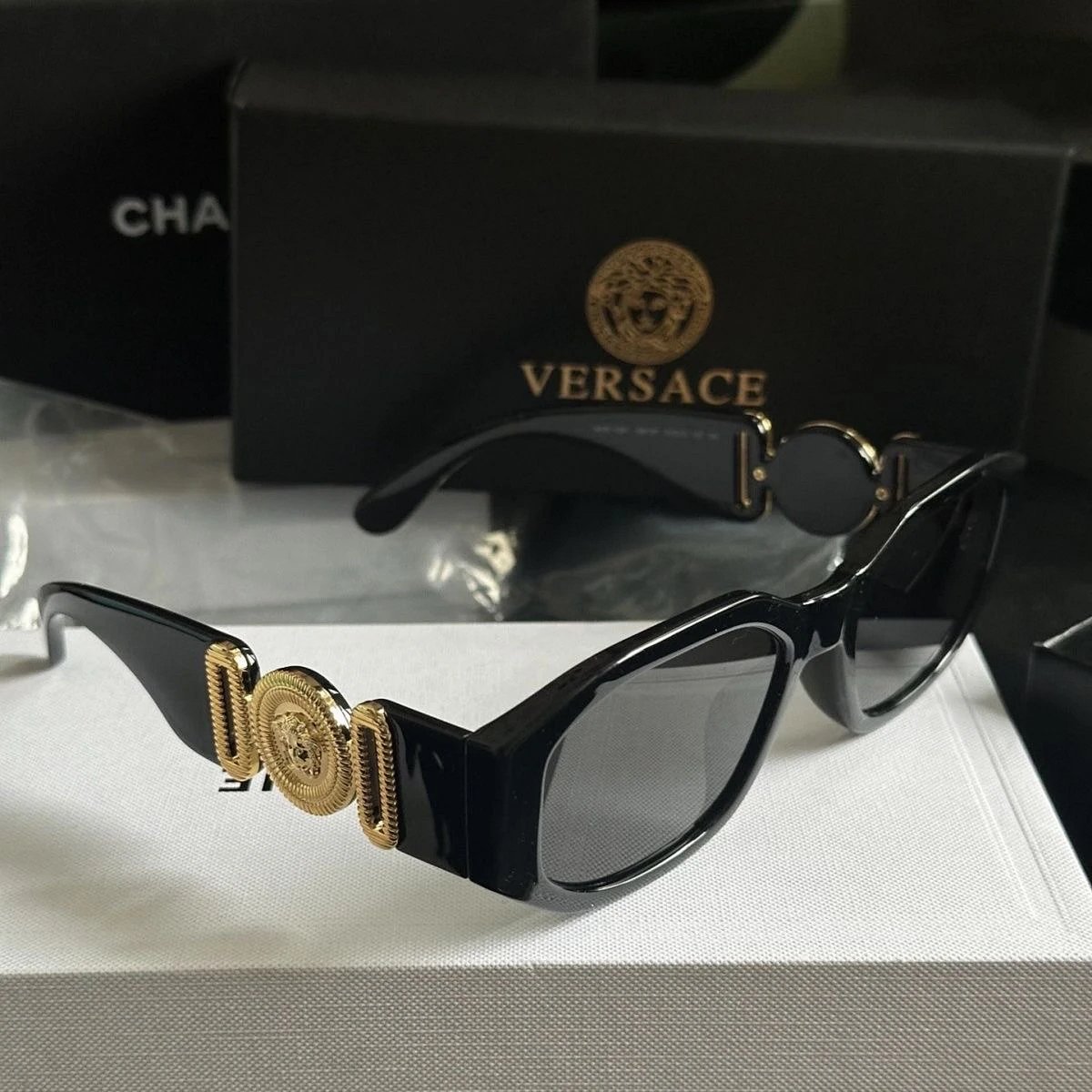 Versace Medusa Coin Detail Black Sunglasses product detail 9 in Litbuy spreadsheet finds