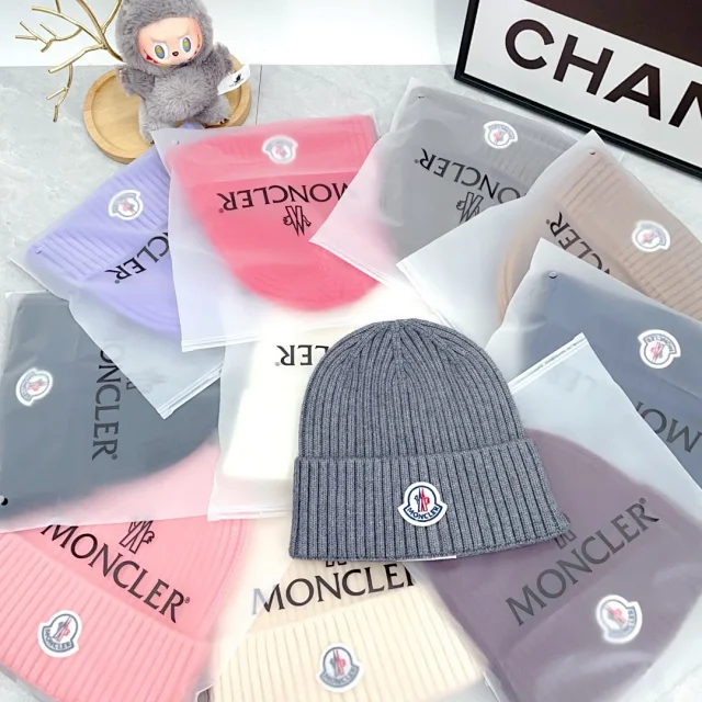 Moncler Hats Ribbed Knit Beanie with Logo Patch product detail image 4