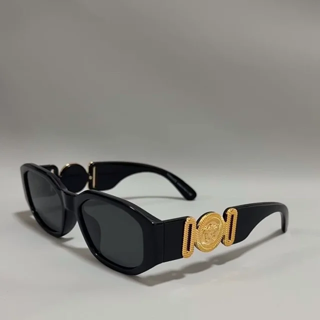 Versace Eyewear Rectangular sunglasses with gold Medusa temple details product detail image 2