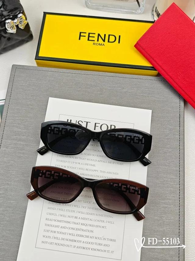 Fendi Eyewear Square sunglasses with FF-pattern temples product detail image 1