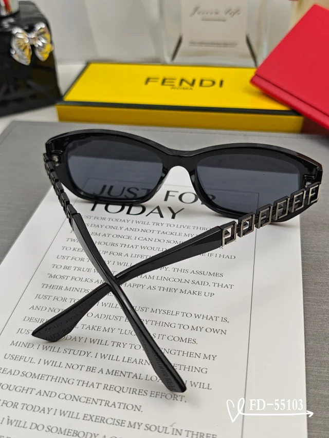 Fendi Eyewear Square sunglasses with FF-pattern temples product detail image 8