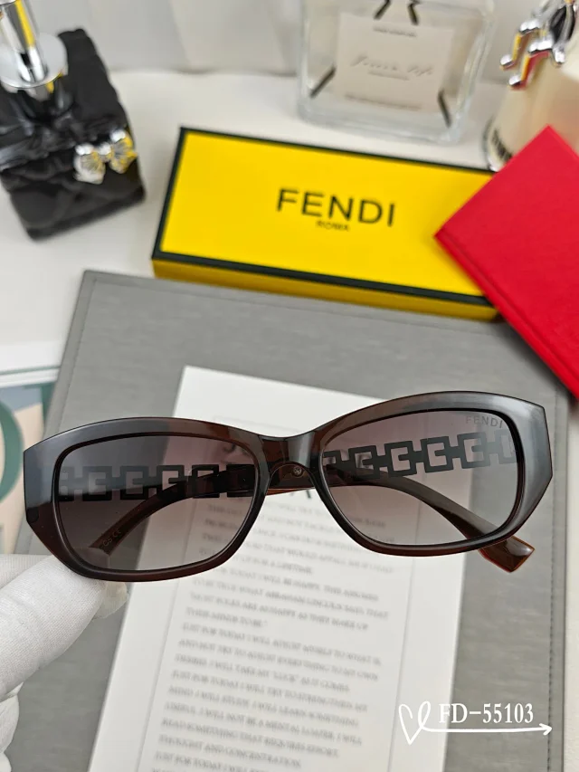 Fendi Eyewear Square sunglasses with FF-pattern temples product detail image 6
