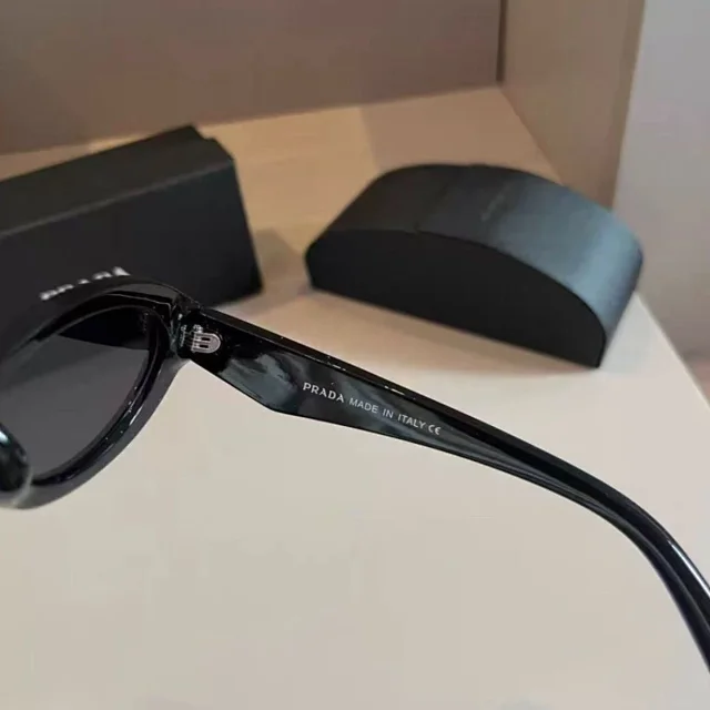 Prada Eyewear Thick-Frame Oval Sunglasses product detail image 6