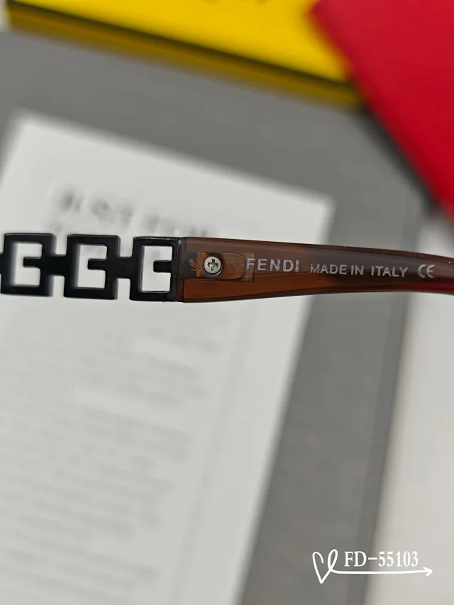 Fendi Eyewear Square sunglasses with FF-pattern temples product detail image 7