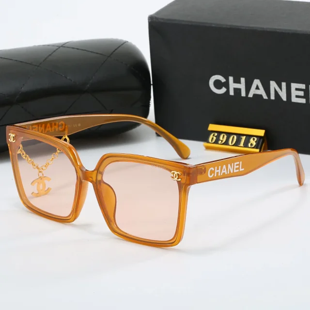 Chanel Eyewear Square-frame chain-detail sunglasses product detail image 4