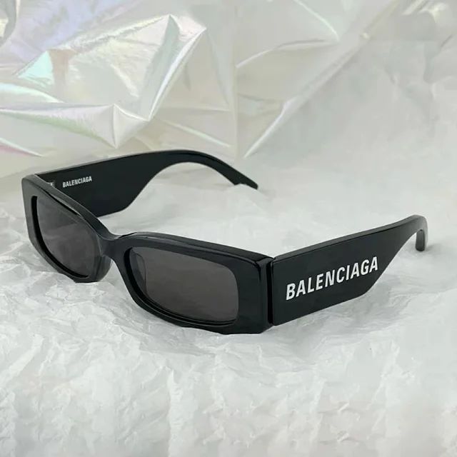 Balenciaga Eyewear Rectangular Logo Sunglasses product detail image 4