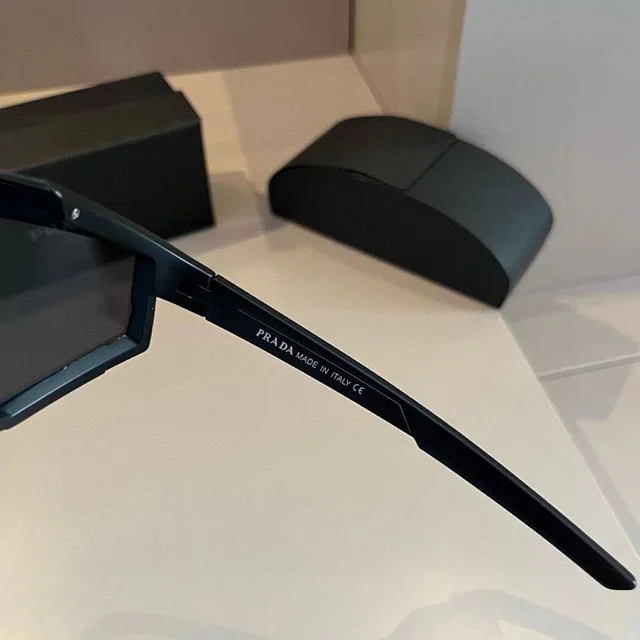 Prada Eyewear Shield sport sunglasses with red temple stripe product detail image 9