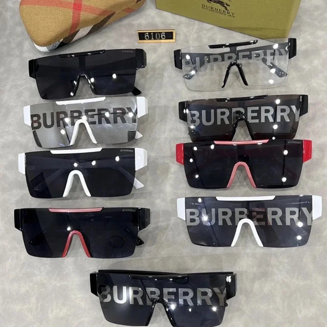 Burberry Eyewear Oversized shield sunglasses with logo-print lens product detail image 1