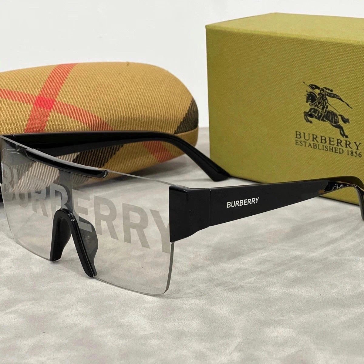 Burberry Shield Sunglasses Black - 10