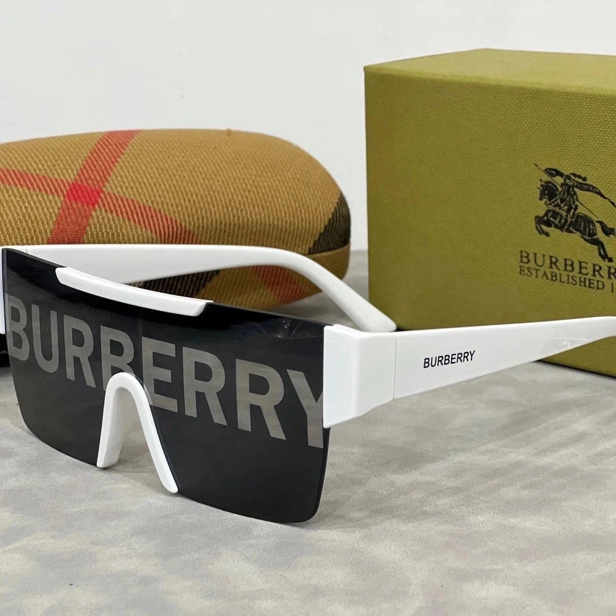 Burberry Shield Sunglasses Black - 4