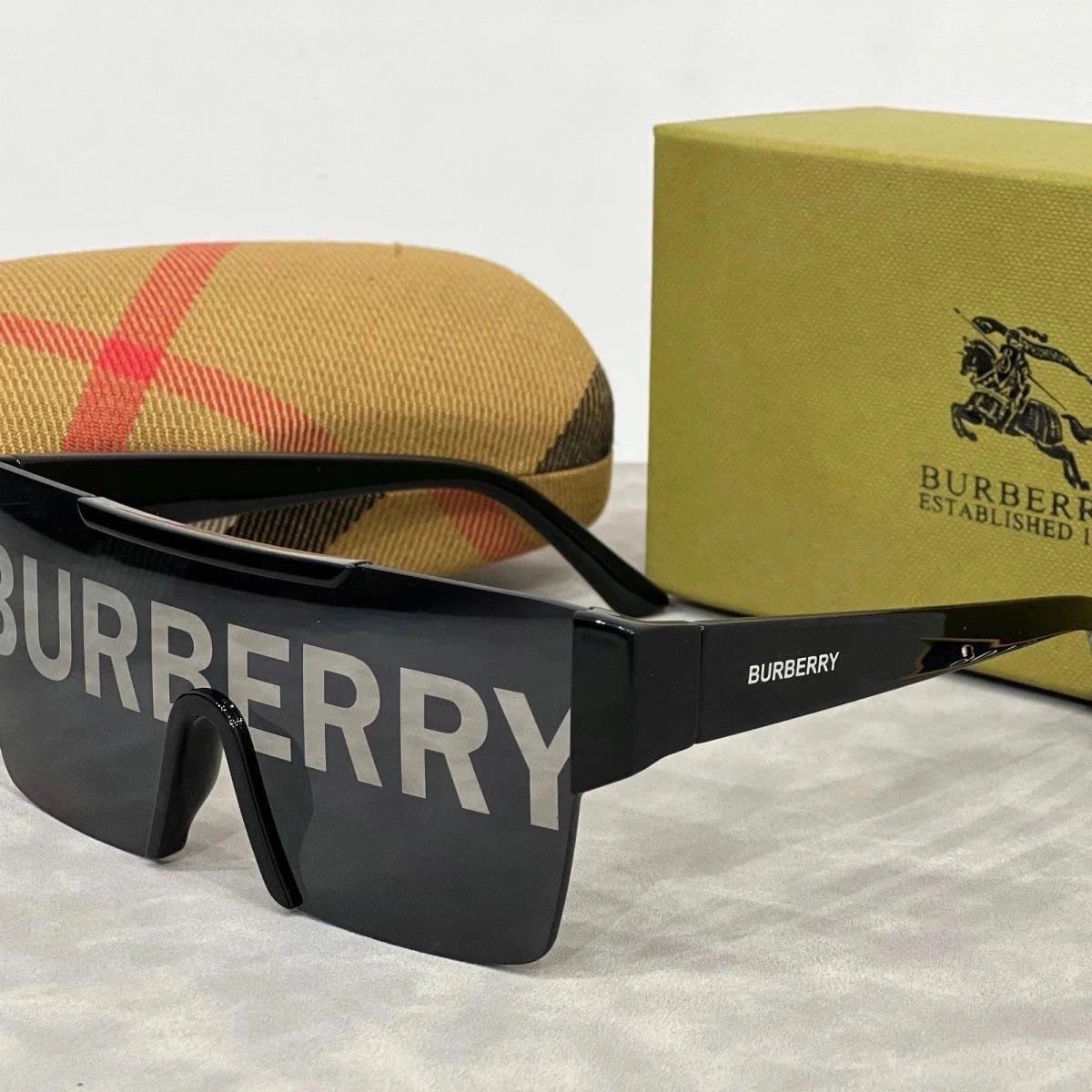 Burberry Shield Sunglasses Black - 5
