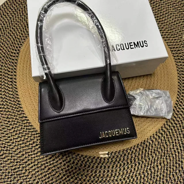 Jacquemus Handbags Structured flap handbag with top handles and detachable shoulder strap product detail image 4