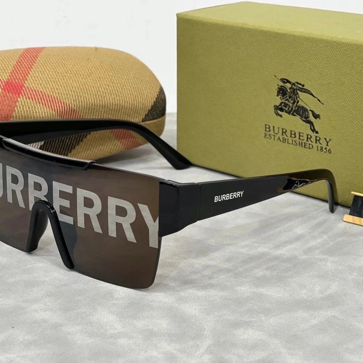 Burberry Shield Sunglasses Black - 7