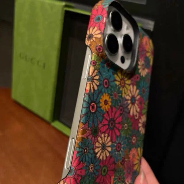 Gucci Phone Cases Floral and Butterfly Pattern Hard Case product detail image 6