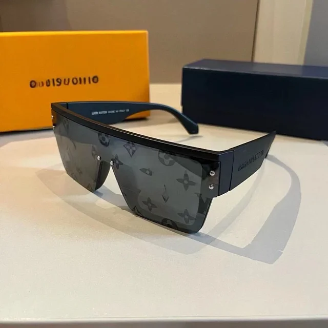 Louis Vuitton Eyewear Oversized shield sunglasses with Monogram print product detail image 4