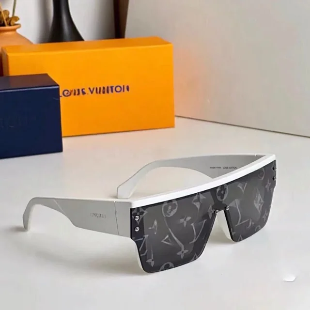 Louis Vuitton Eyewear Oversized shield sunglasses with Monogram print product detail image 3