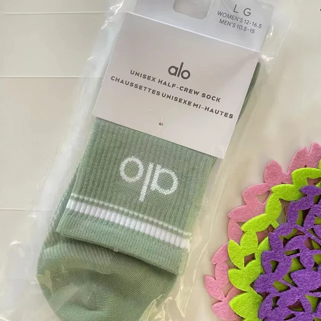 Alo Socks Unisex Half-Crew Sock product detail image 7