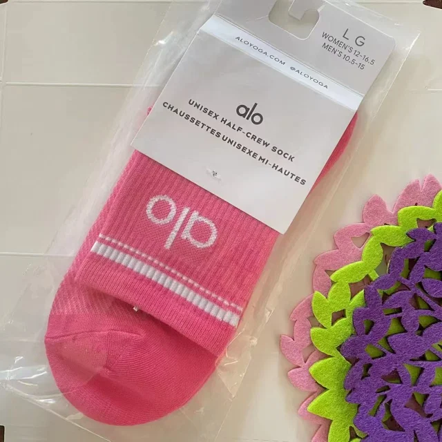 Alo Socks Unisex Half-Crew Sock product detail image 9