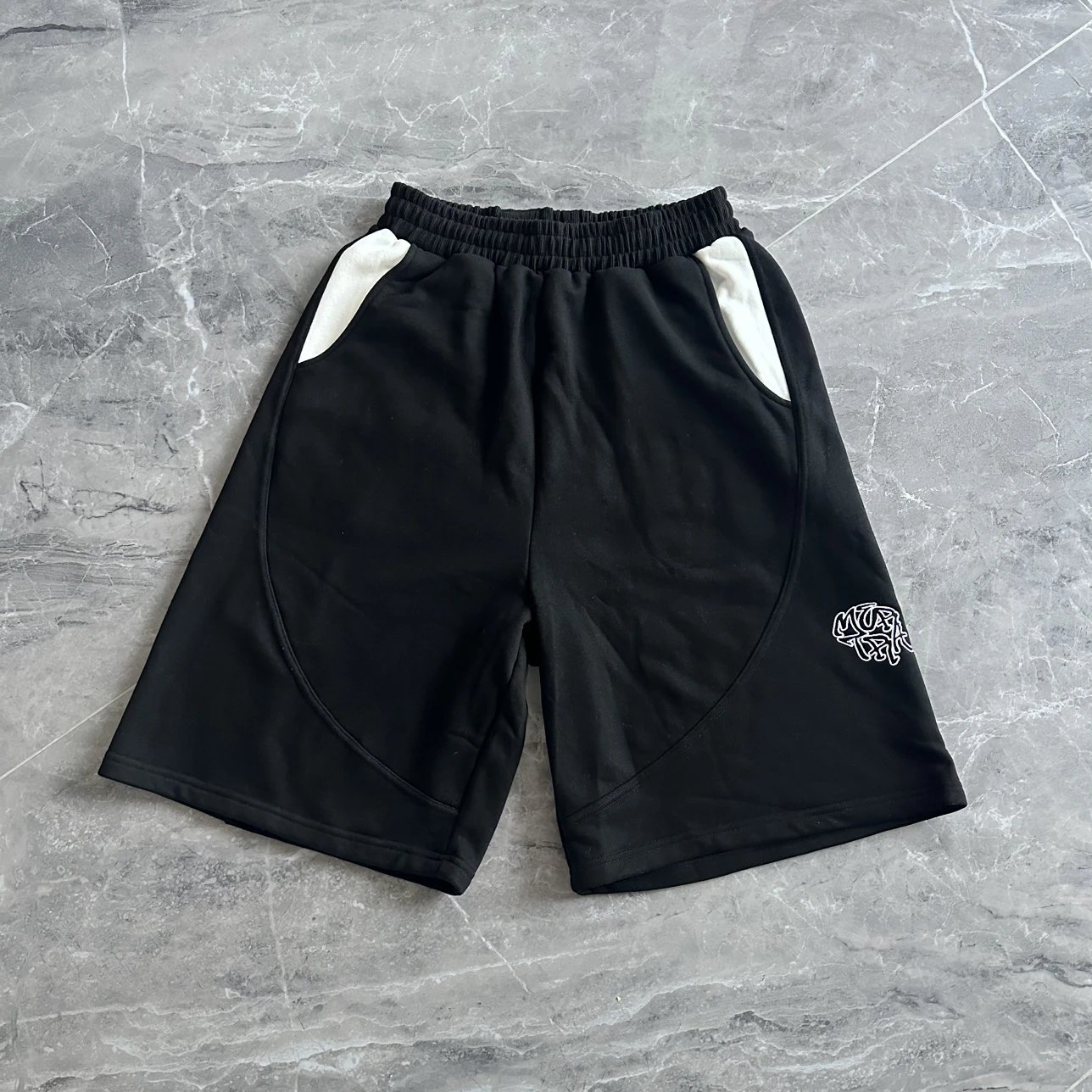 Moose Knuckles Logo Embroidered Shorts - 11/17