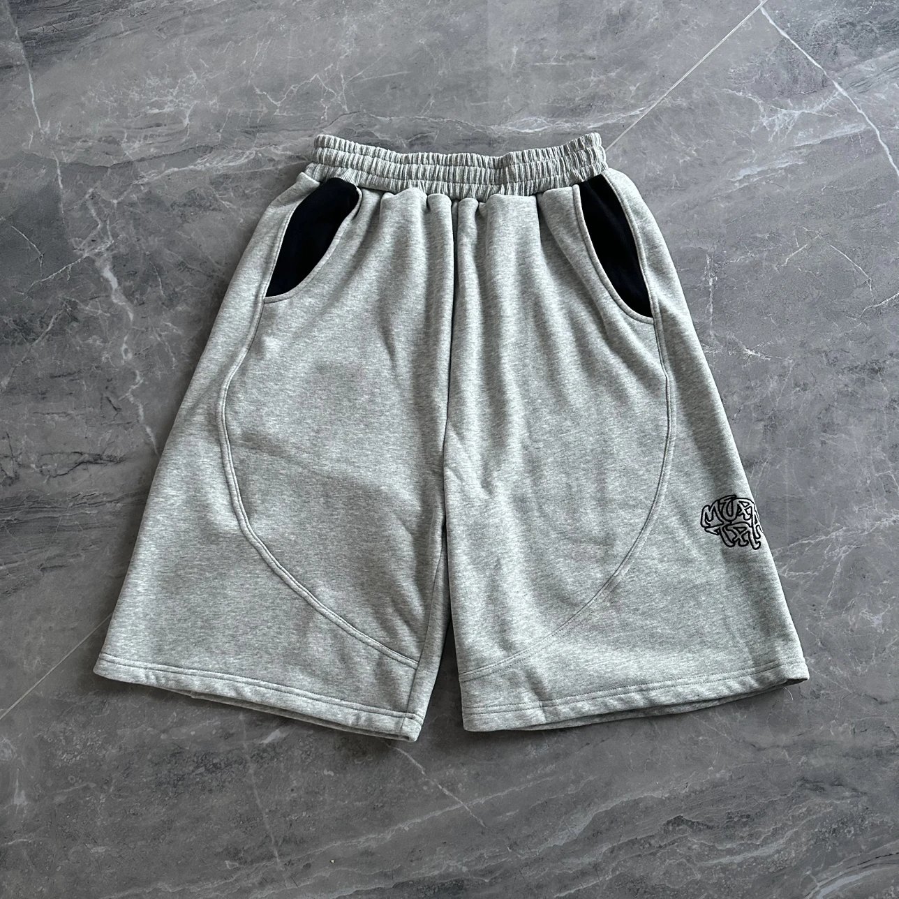 Moose Knuckles Logo Embroidered Shorts - 12/17