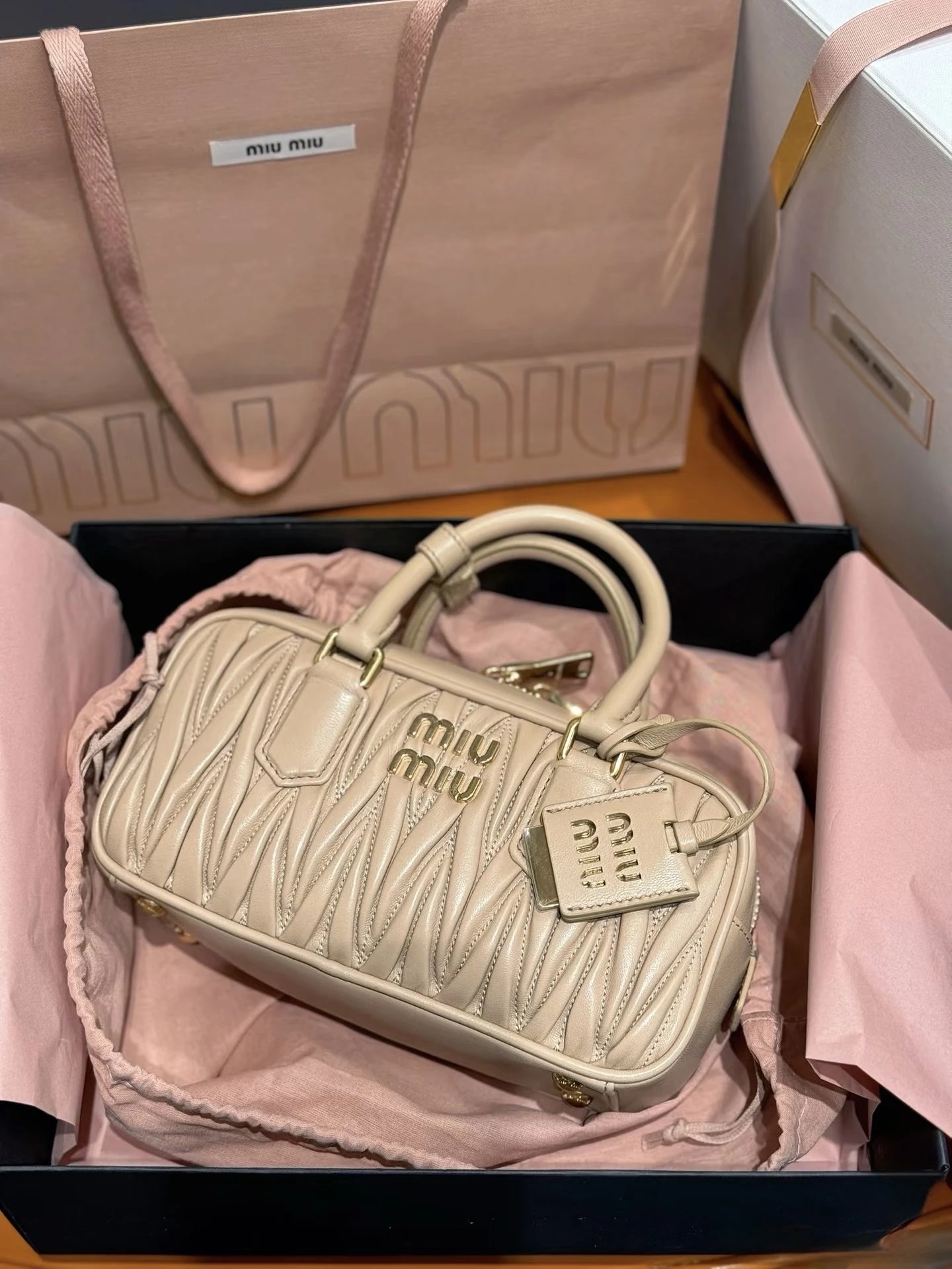 🇨🇳【小宝奢品优选】新款miumiu原单缪缪包too pretty保龄球包m家女士Arcadie Matelasse软羊革迷你手提斜挎褶皱盒子小方波士顿法棍包手拎包包