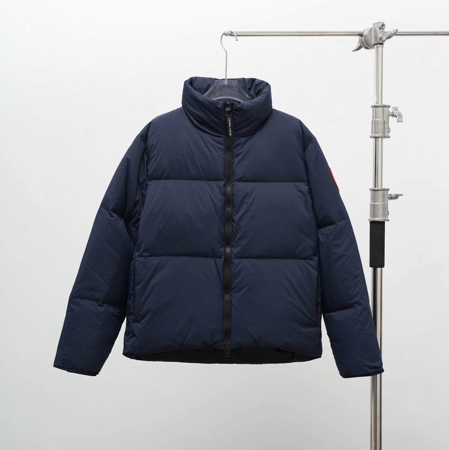 Stand collar dark blue red logo